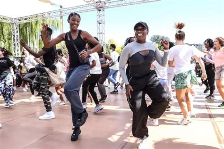 Are people who dance smarter?