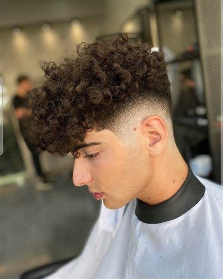 Do elves have curly hair?