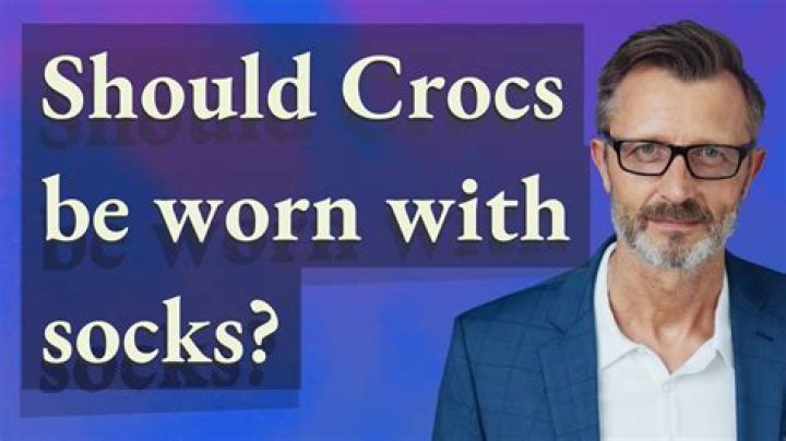 Should Crocs be worn with socks?